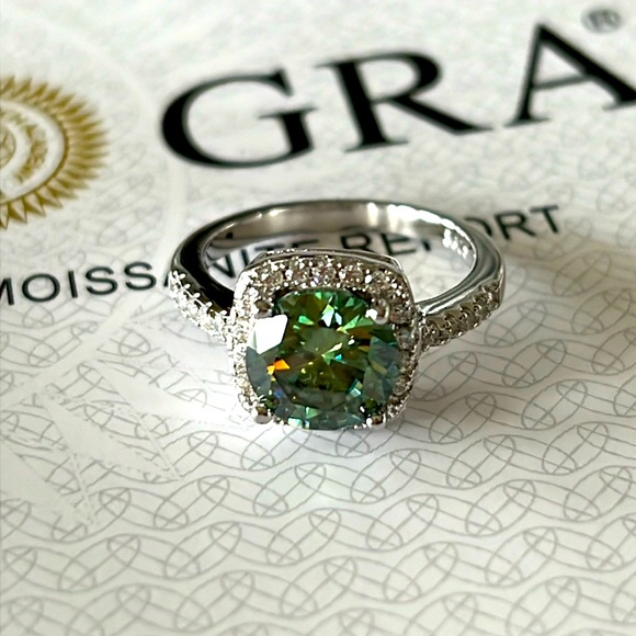 3.0 ct green moissanite engagement ring - Picture 1 of 4